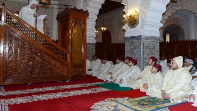 أمير المؤمنين يؤدي صلاة عيد الفطر بمسجد أهل فاس بالرباط